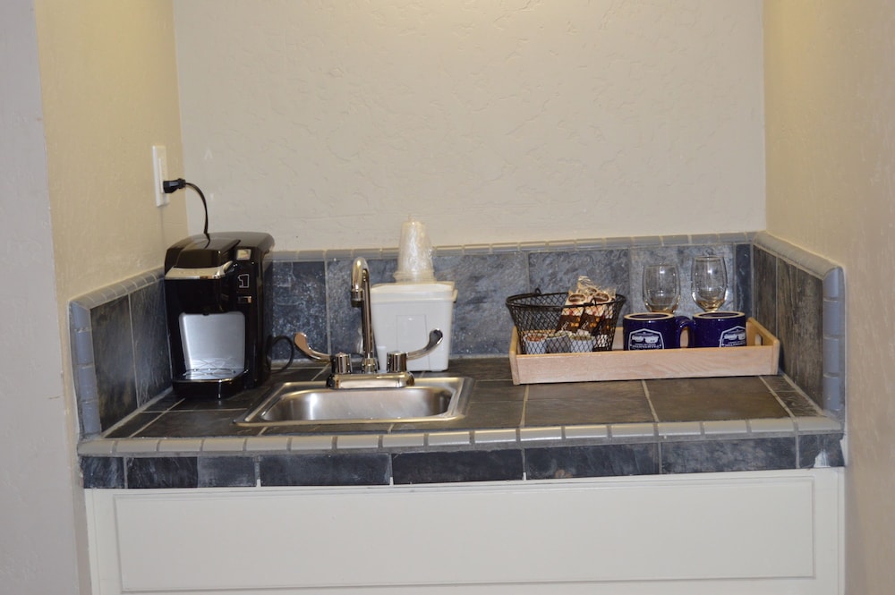 Palm Canyon Hotel & RV Resort