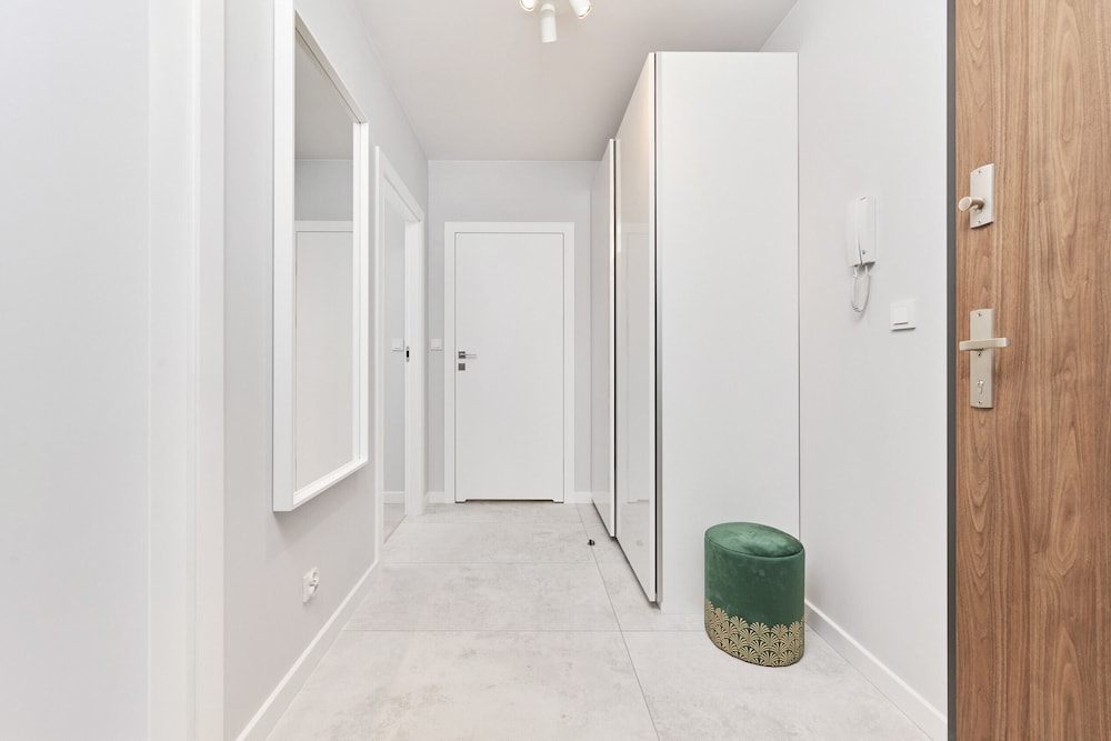Wrocław Apartment Gwiaździsta by Renters view 4