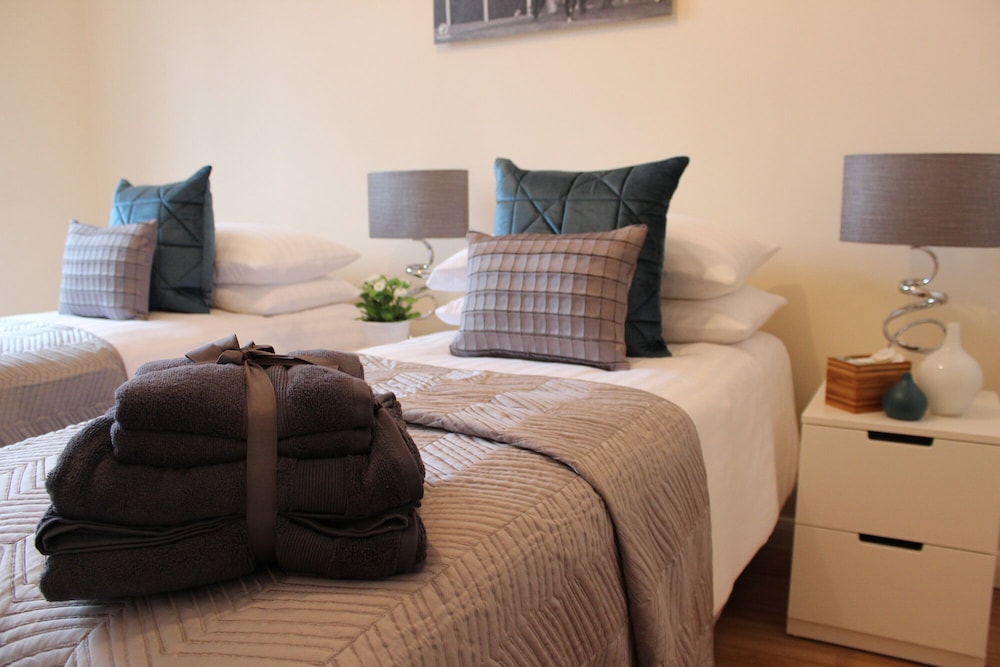 Lion House Chester - Very Near Zoo Ideal for City - Sleeps Up to 7 view 2