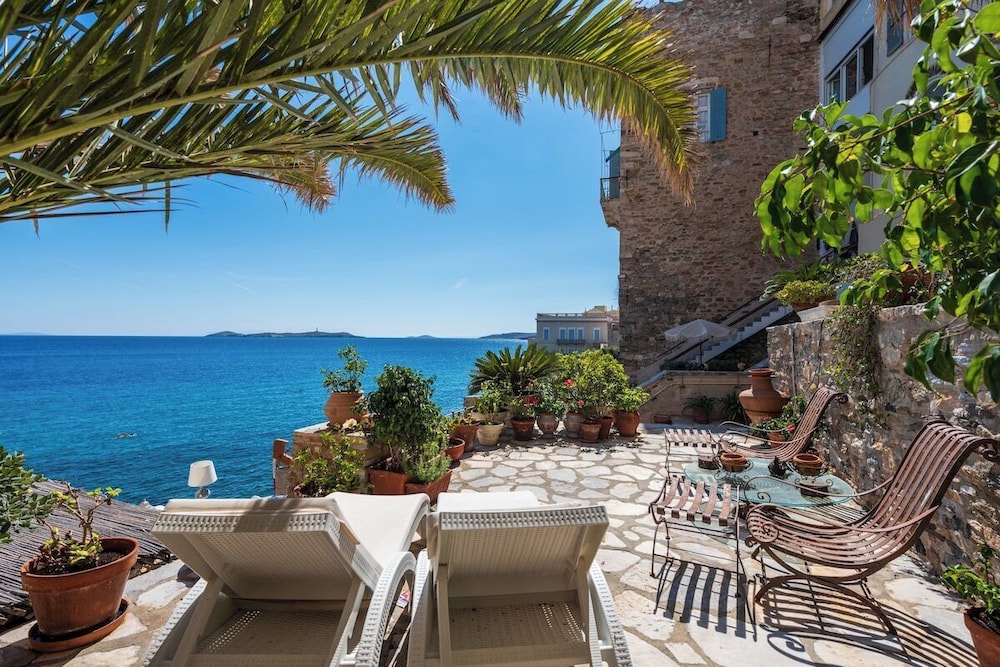 Seaside Neoclassical Property in Vaporia Ermoupoli