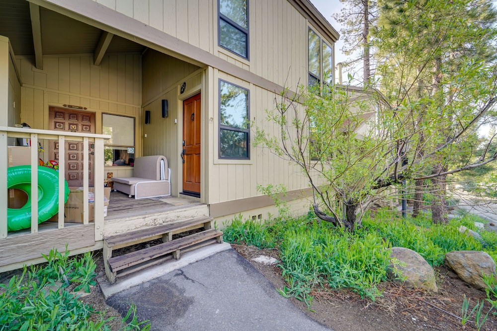 1 Mi to Lake Tahoe: Condo w/ Deck in Kings Beach! view 3