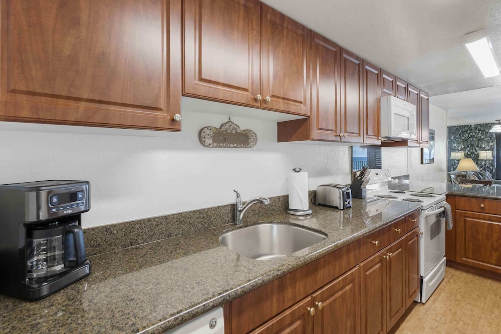 Lauloa 410 - Top Floor, Oceanfront Lanai, Molokini & Halaeakala Views, Split A/C