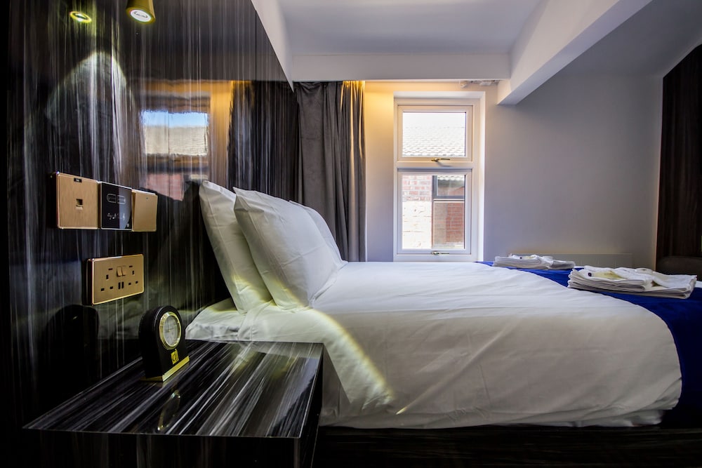 DJ Suites Blackpool