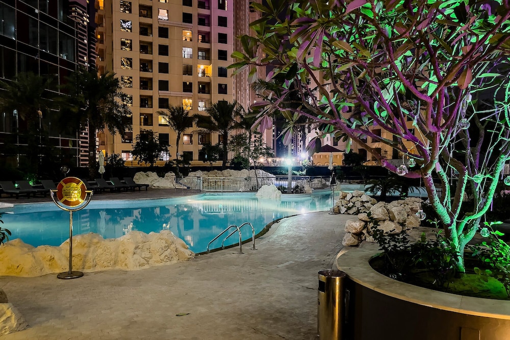 Excellent 2 bedroom at Al Fattan