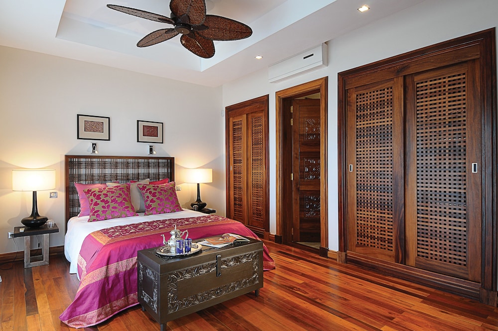 Sankhara Beachfront Villas