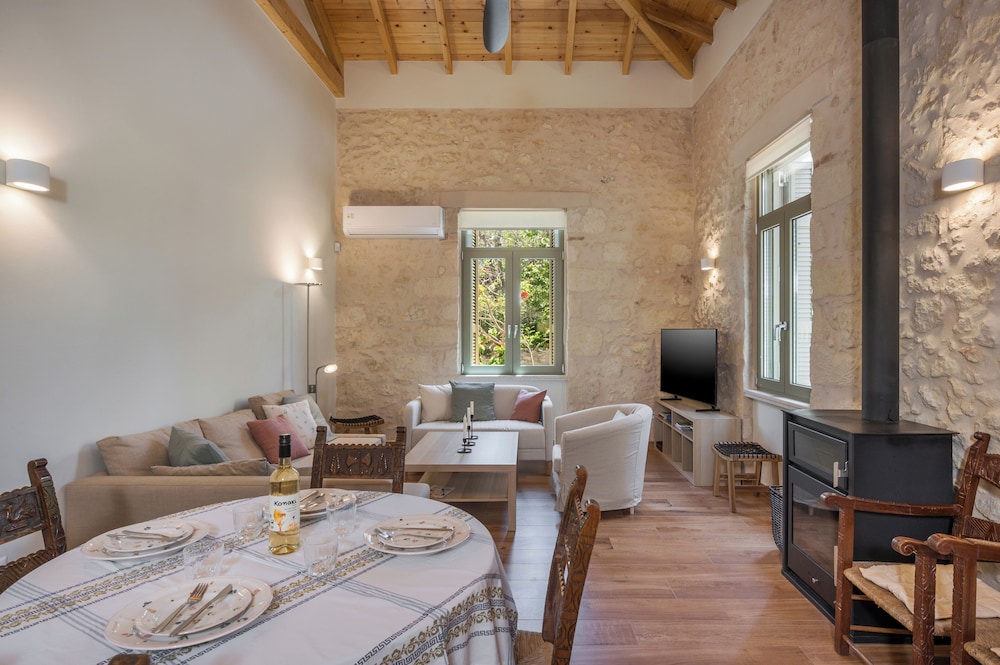 Lithos Residence