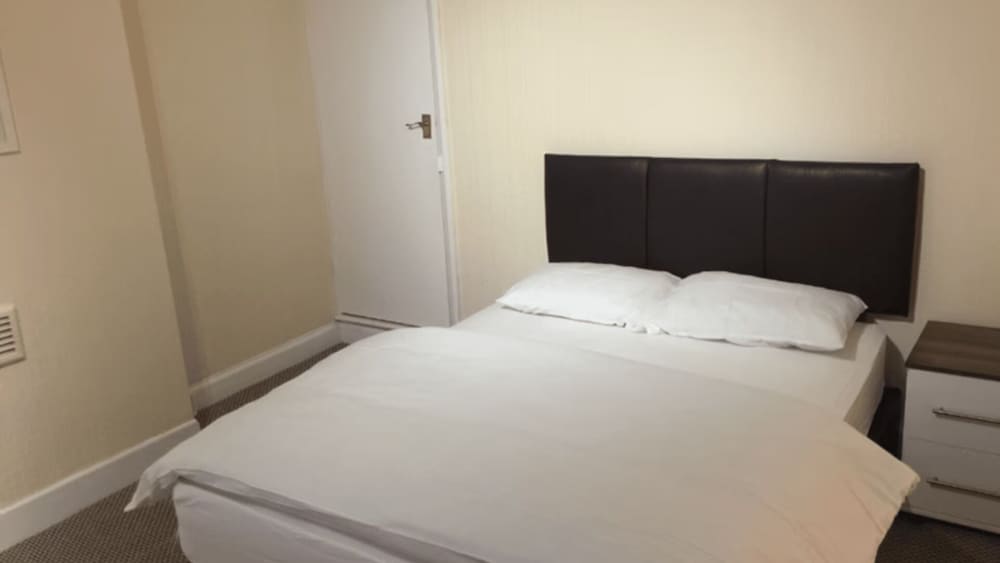 Room in Guest Room - Big Double Room in Leicester view 5