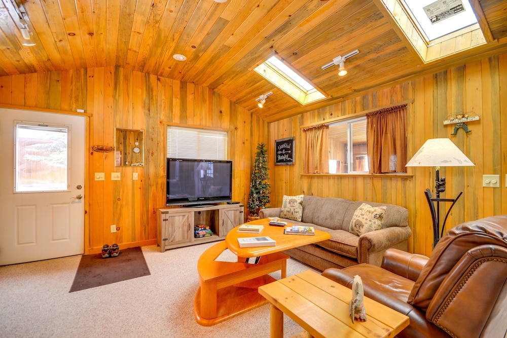 Cody Vacation Rental Near Cedar Mountain! view 5