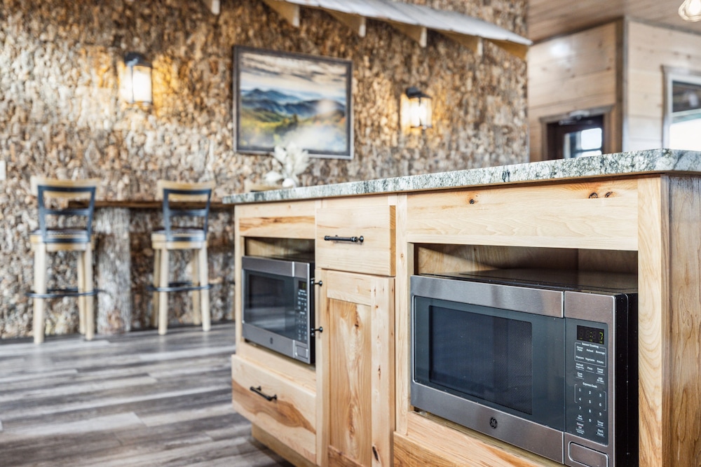 Grand Splash Lodge 6 Bedroom Cabin