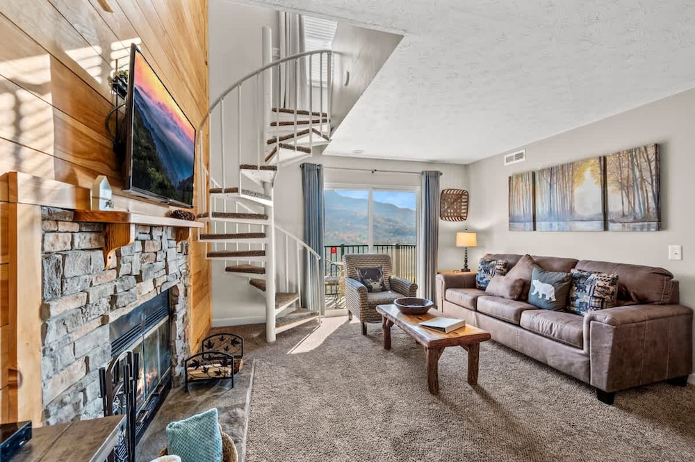 Sleeps 6 Mountain Views Shared Resort Amenities