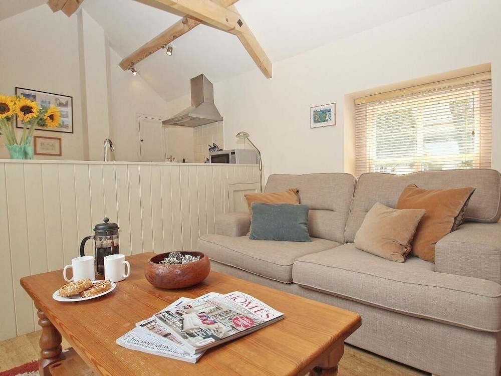 Mithian Cottage view 5