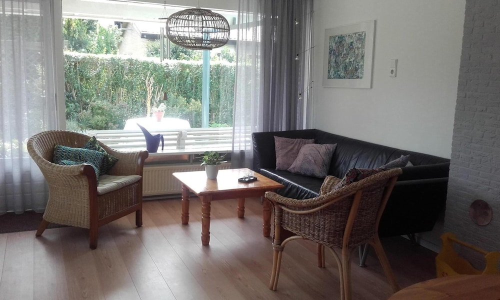Nice Bungalow With a Sunny Garden