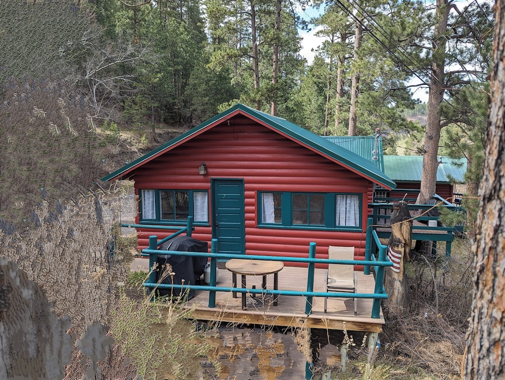 Ponderosa Pines Inn and Cabins