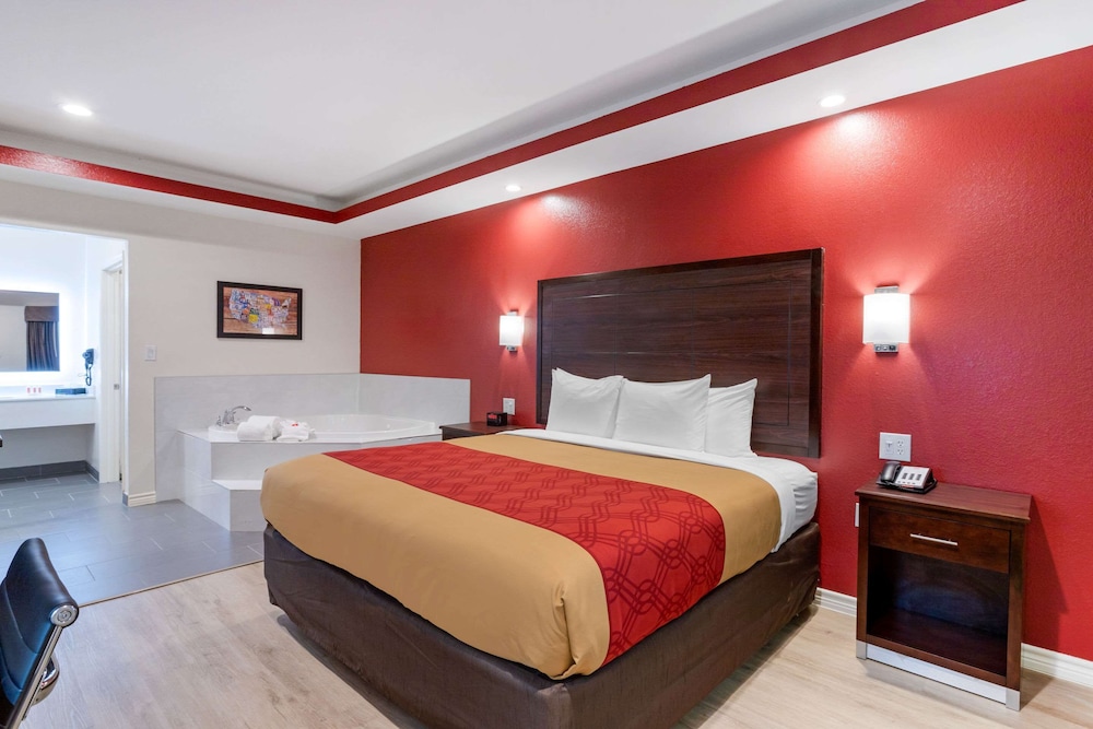 Econo Lodge Houston Northwest - Cypress - Image 5