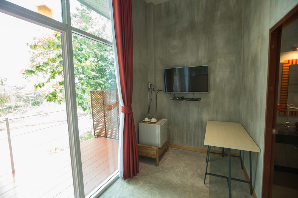 Nan De Panna Riverside Homestay
