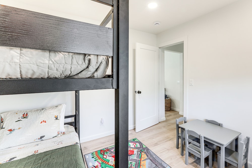Near NAU & Dtwn! Kid-friendly Flagstaff Retreat