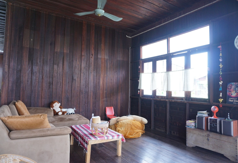 Kaampuju Cafe and Rooms