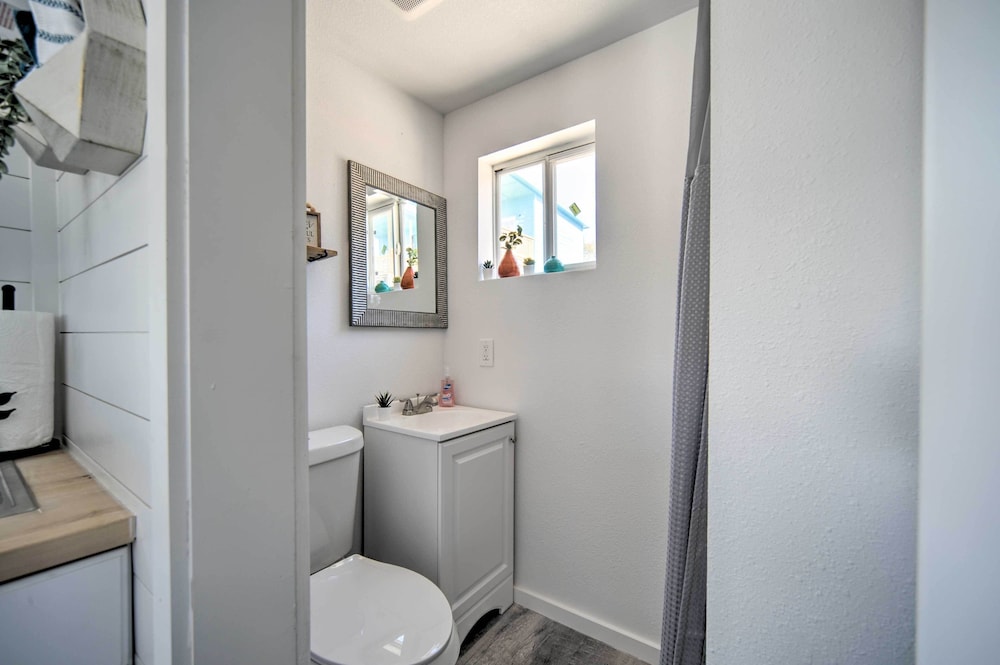 Modern Studio w/ Mtn Views & Lake On-site!