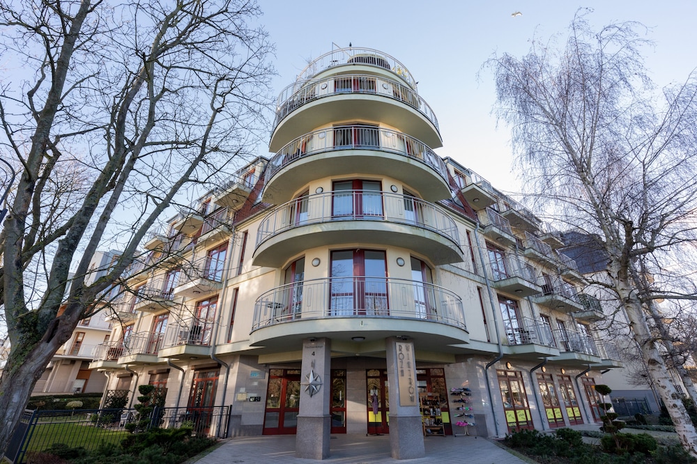 Apartments Roza Wiatrow by Renters view 4