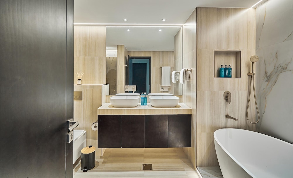 2B-TheResidencesT8-2102