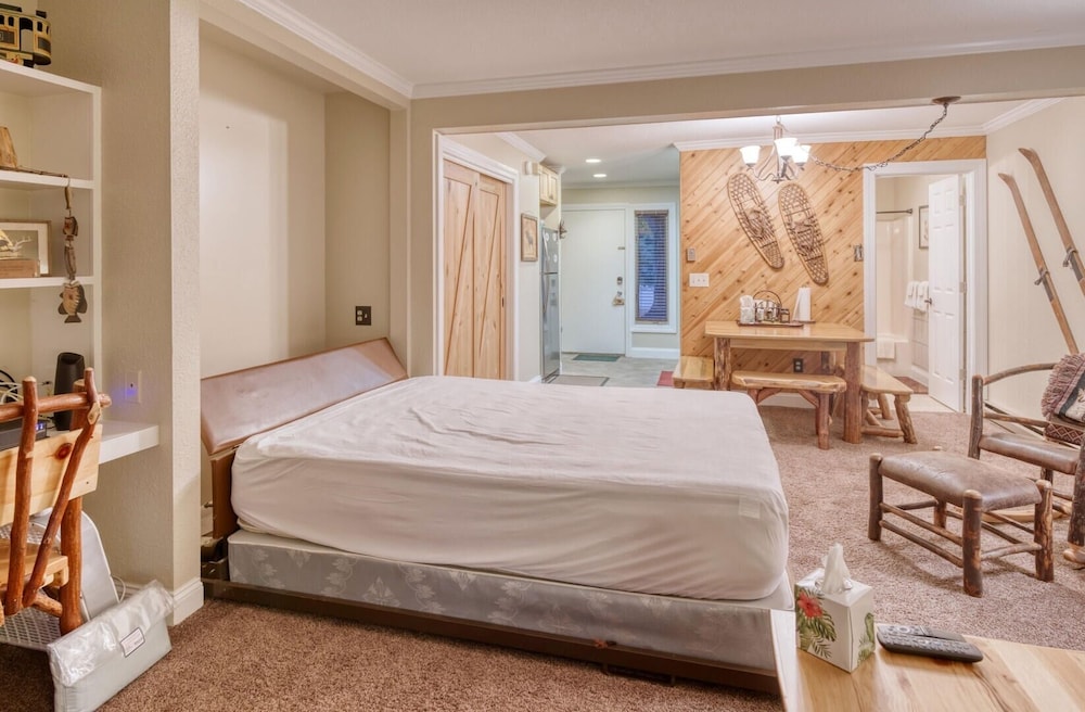 The Bear Den Condo by Redawning view 4