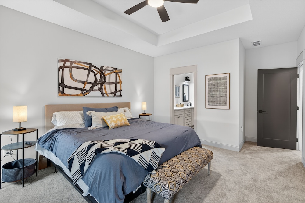 Plush & Roomy - Perfect For All Ages Near Ku & Kc 3 Bedroom Duplex