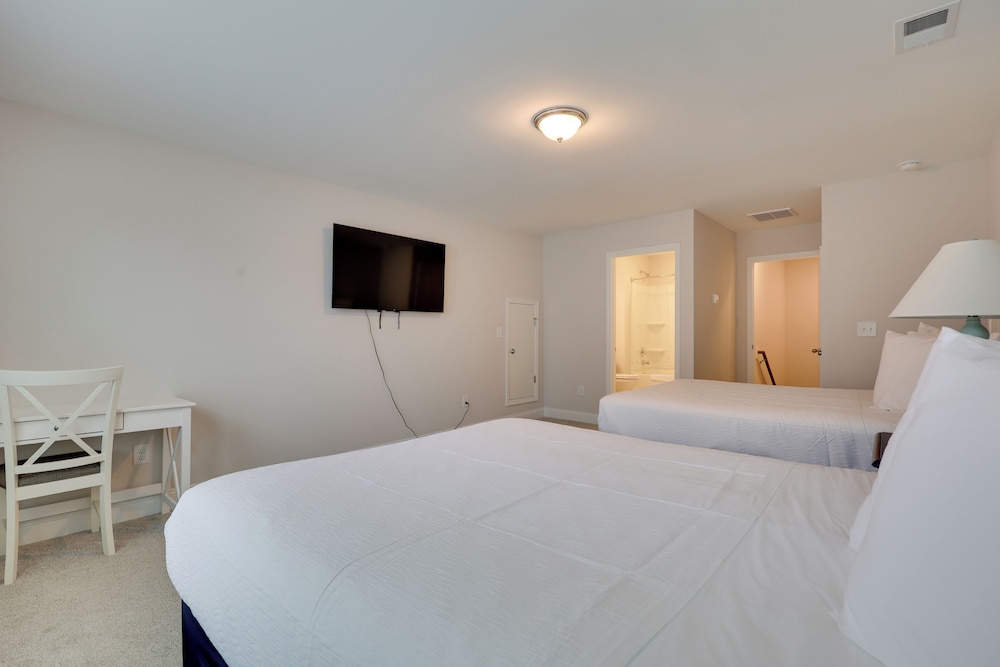 3 Mi to Golf & Waterway: Ocean Isle Beach Retreat!