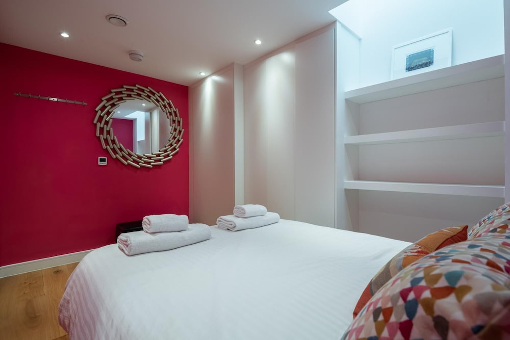 Trendy Queen s Park Home Close to Hampstead