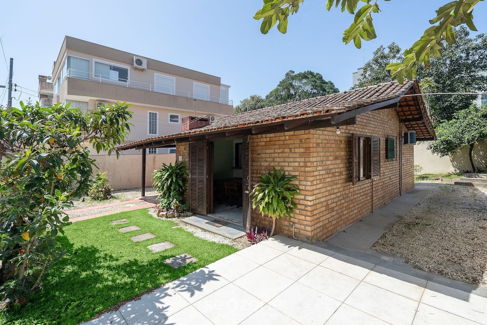 3BR House 230m From Beach w/ BBQ & Grg Rgv115