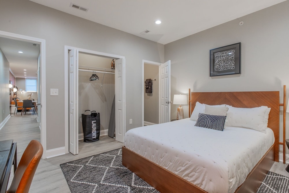 Baltimore's Home Away From Home 2 Bedroom Apts by Redawning - Property Image 20