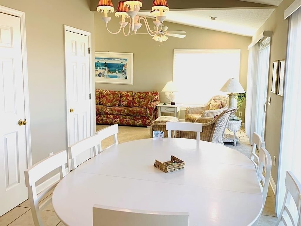 Old Man & The Sea 5 Bedroom Home by RedAwning