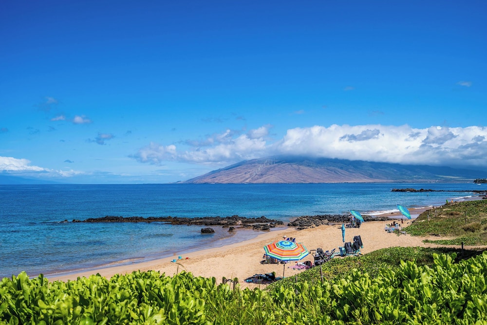 Kamaole Sands 5-303 - Contemporary, Ocean Views, Prime Courtyard Location, AC