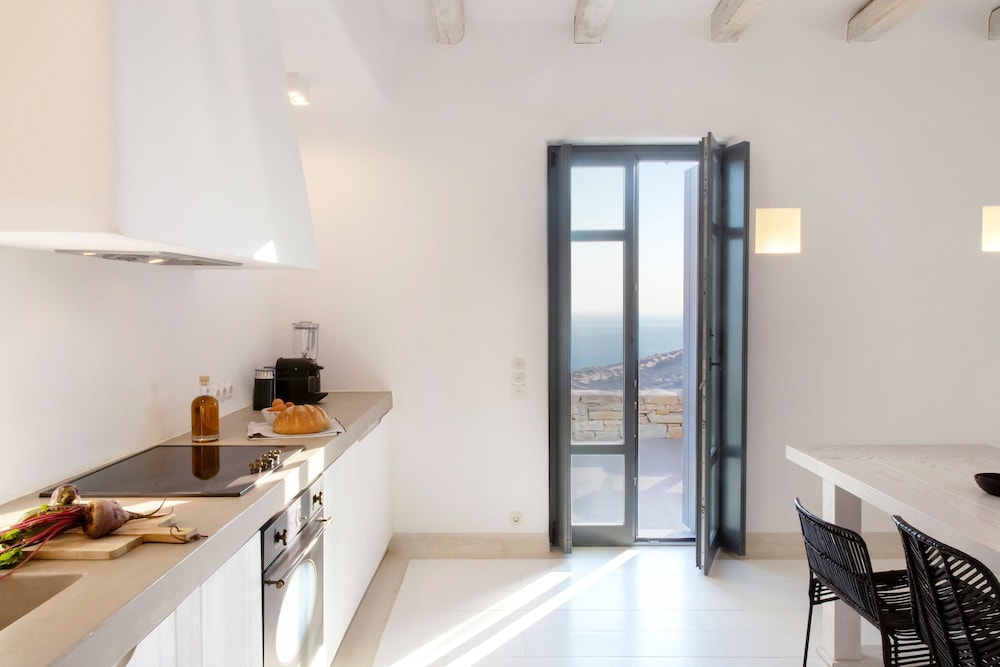 Houses G Y in Kardiani Tinos
