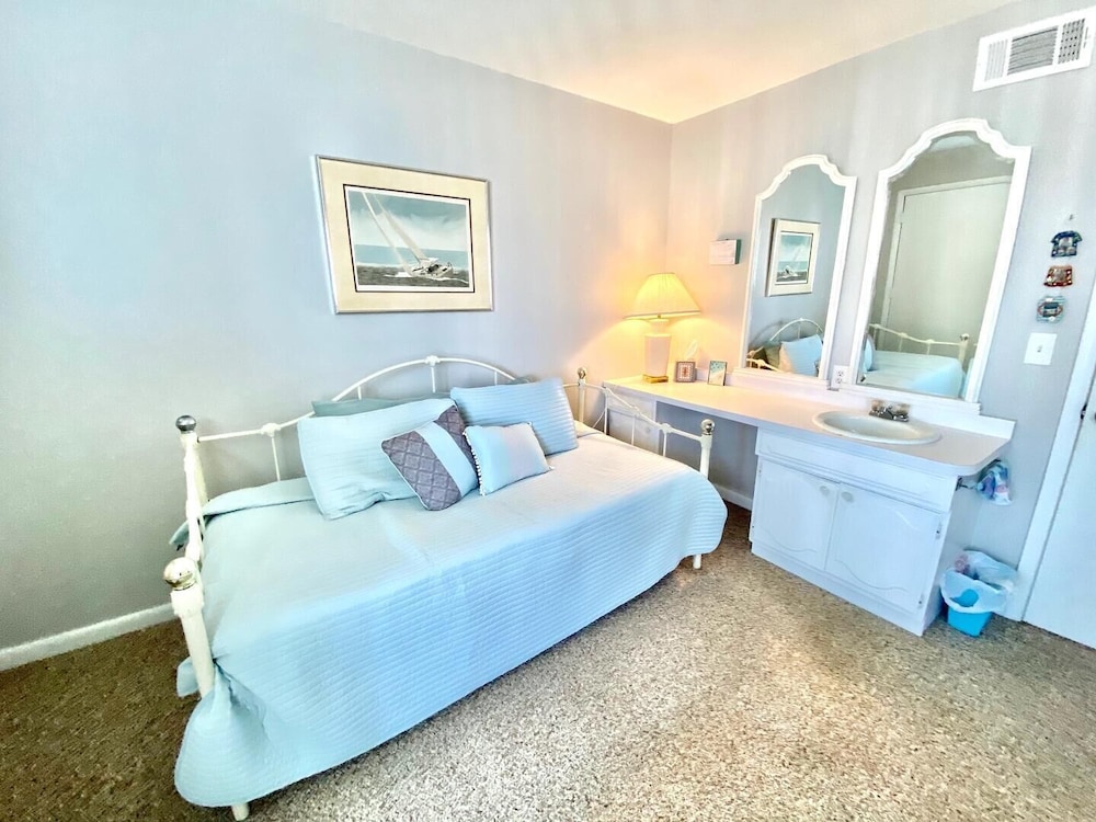 Dewey Villa 2B