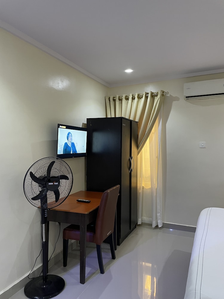 NUMBER ELEVEN APARTMENTS view 4