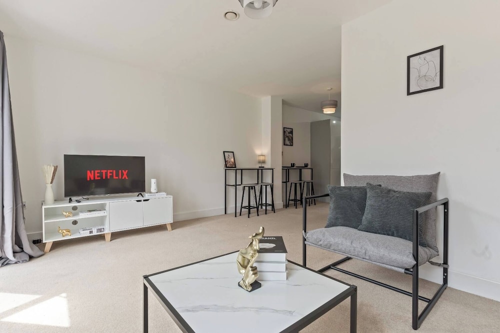 3-bed Elegant House Near Museums, Bullring & Parks