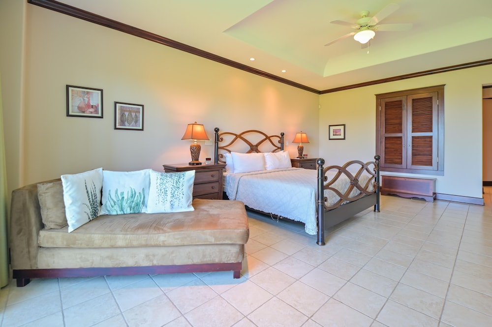 CR Luxury Los Sueños Condos