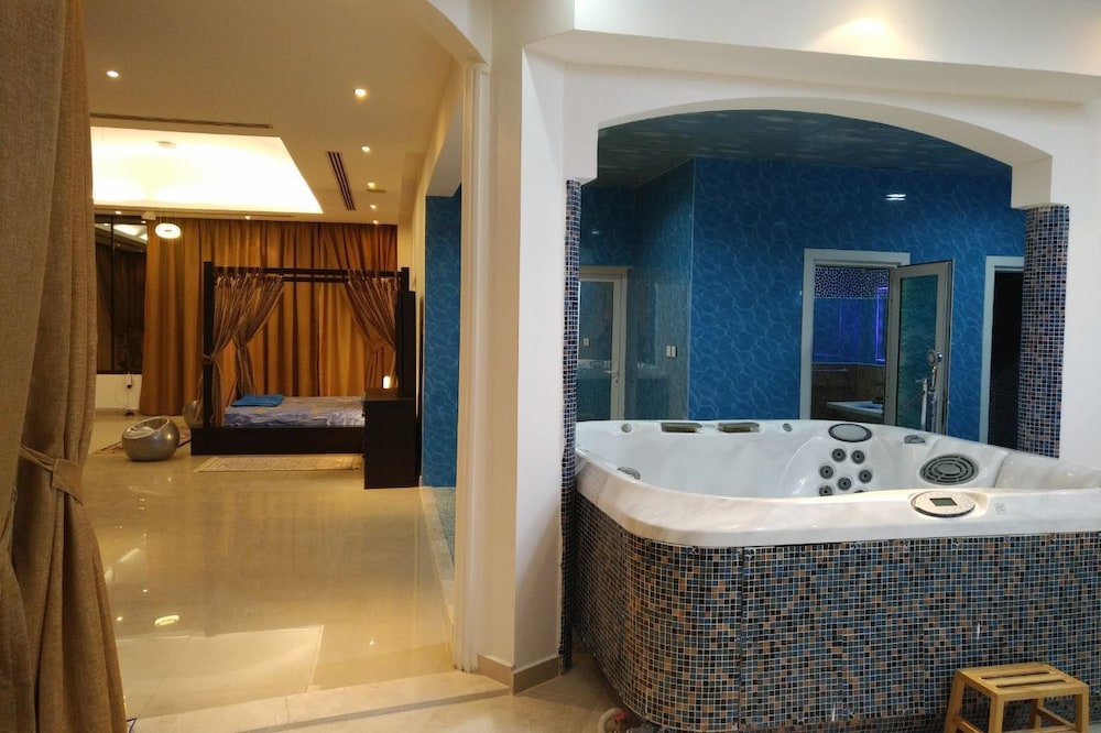 Emirates Hills Lake View Villa