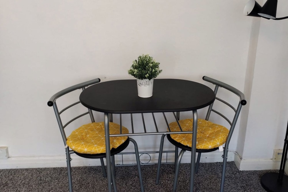 Sleeps6-freewifi-smarttv-netflix-familyfriendly