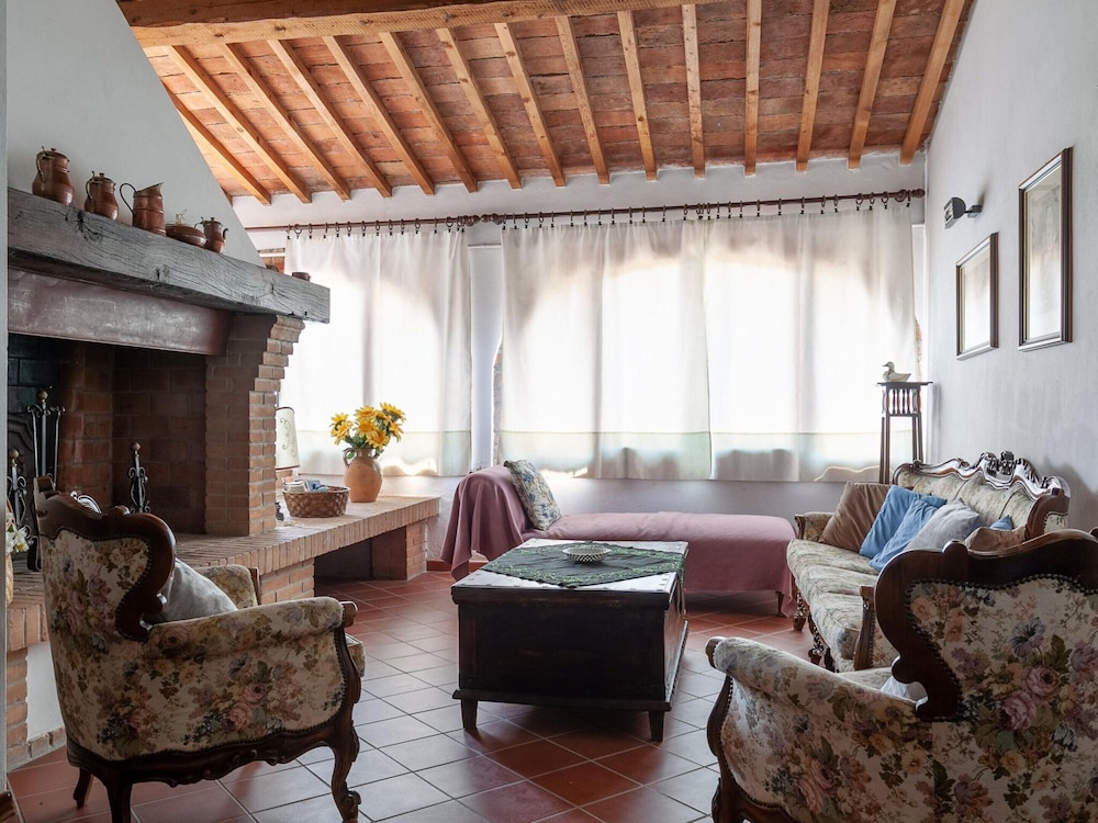 Apartment in Tuscany With Pool & BBQ