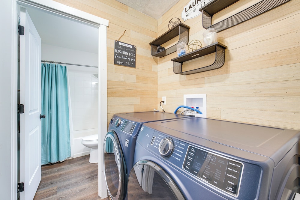 Walk to Marina: Home w/ Hot Tub in Mentor!