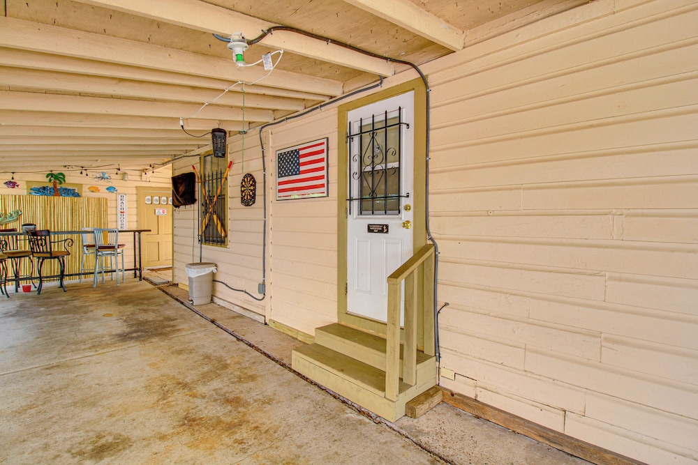 4 Mi to Mcgee Beach: Corpus Christi Home w/ Patio