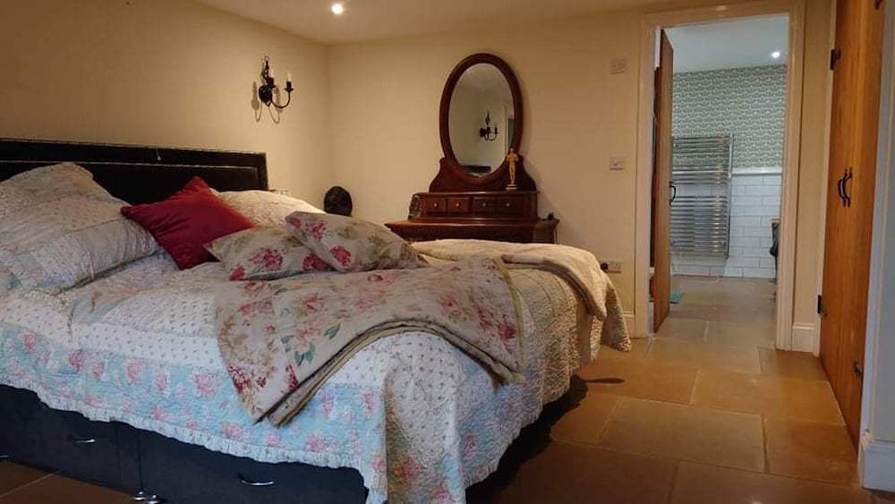 Inviting 1-bed Cottage in Preston view 5