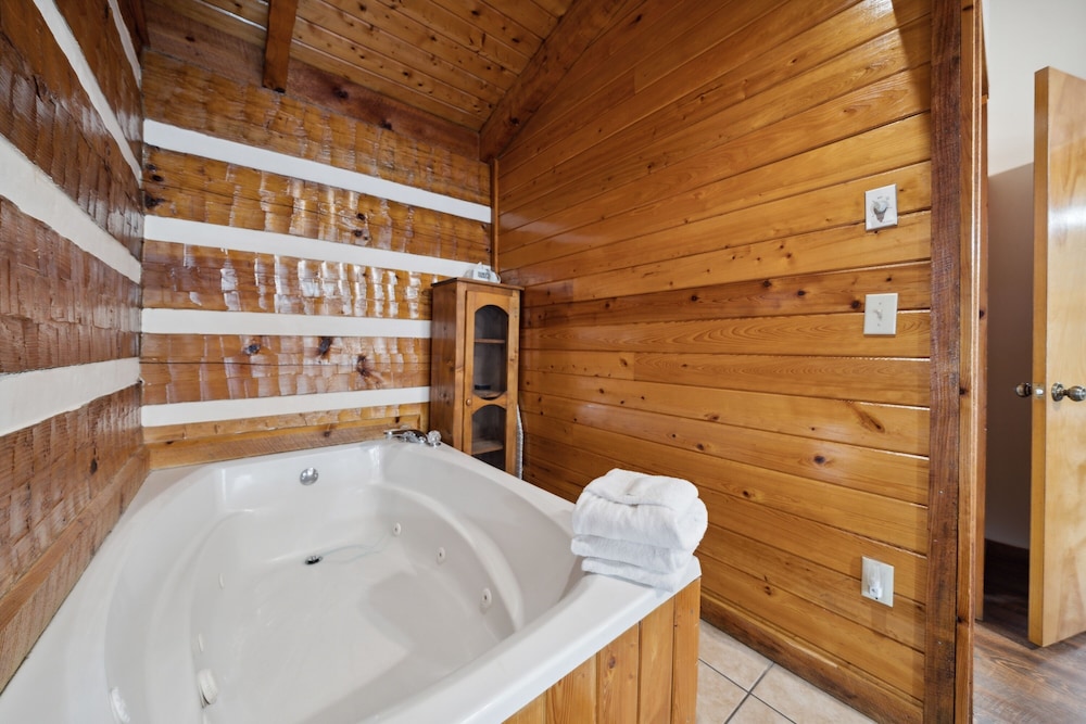 A Lover's Paradise 1 Bedroom Cabin Heavenly Views Resort view 5