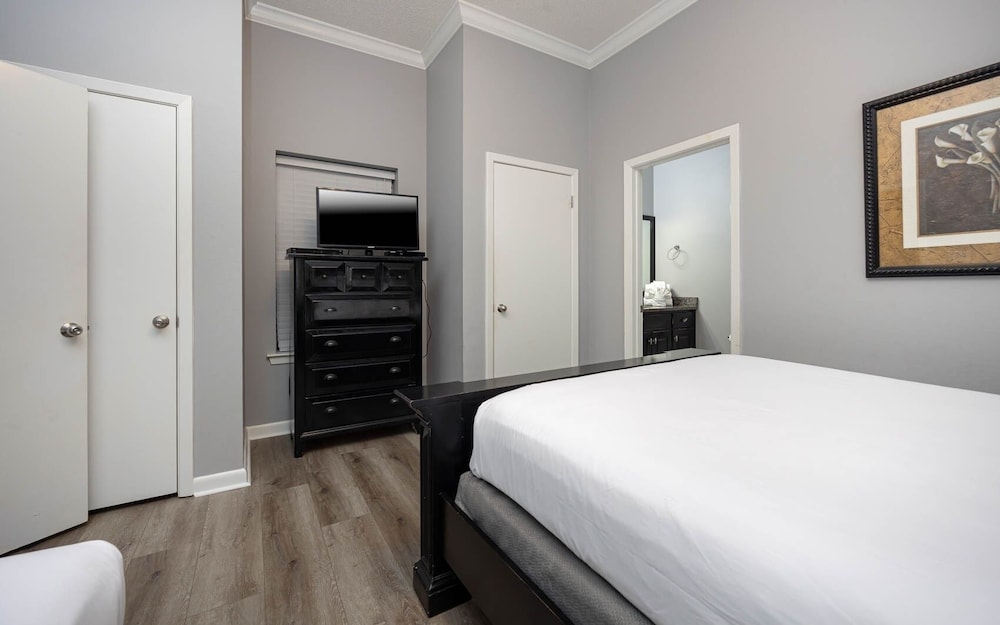 Phoenix East 2 2014 2 Bedroom Condo