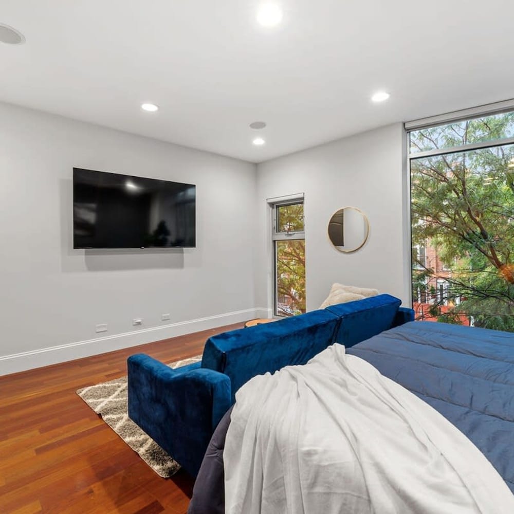 Luxurious 8 Bed Retreat State of the Art Theater