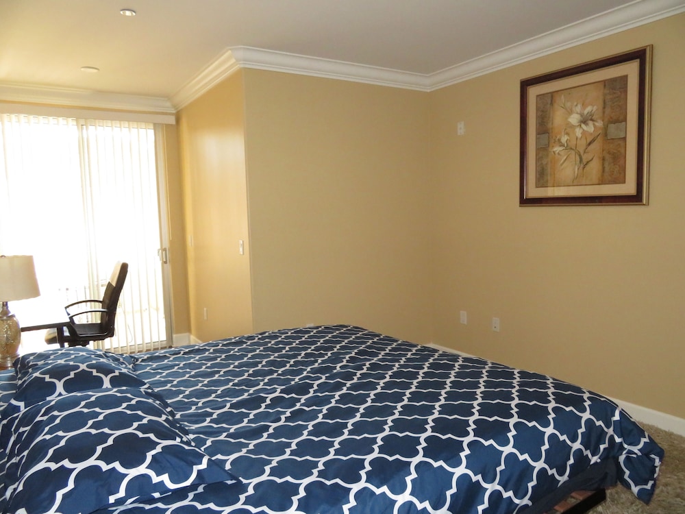 2 Bed 2 Bath in Studio City
