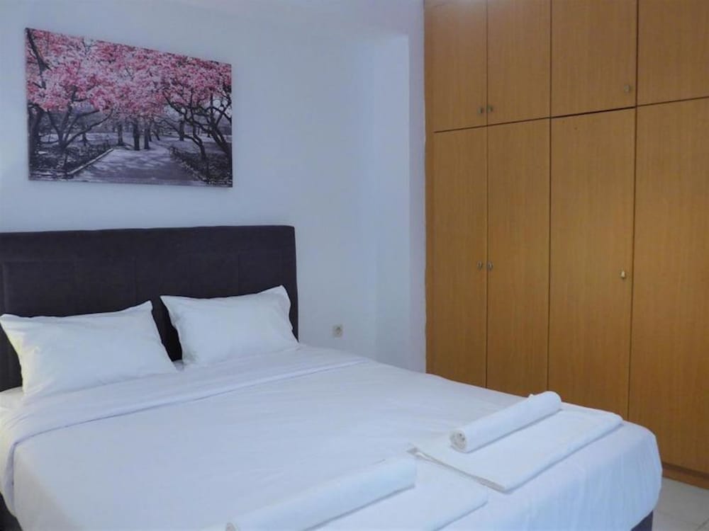 "kalamaki Plaza Apartments 'elia'"