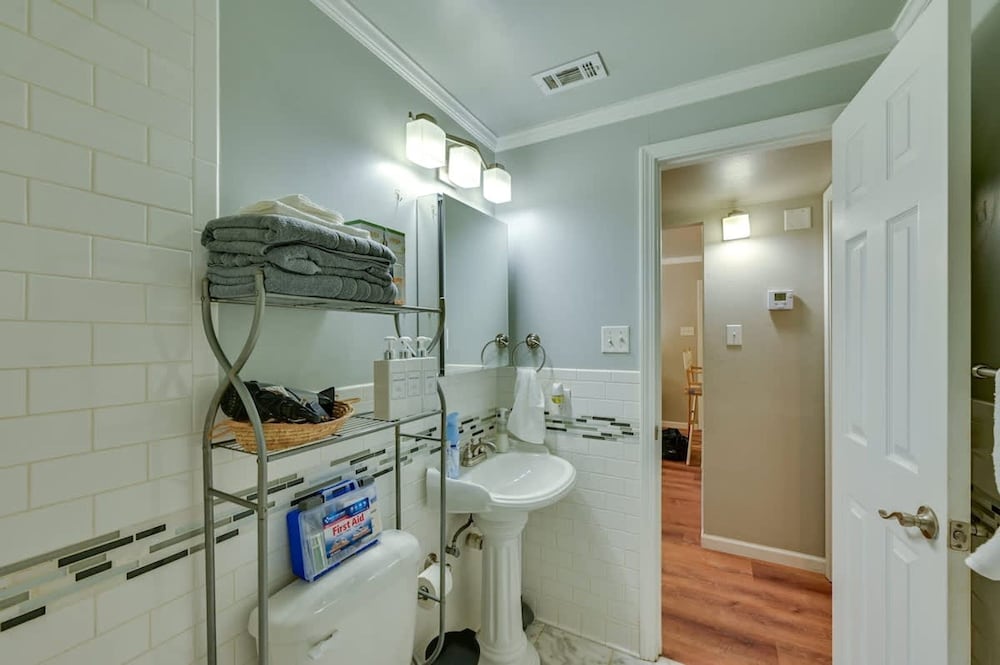The Homestead Luxury-cozy 2BR Apartments Near SFA