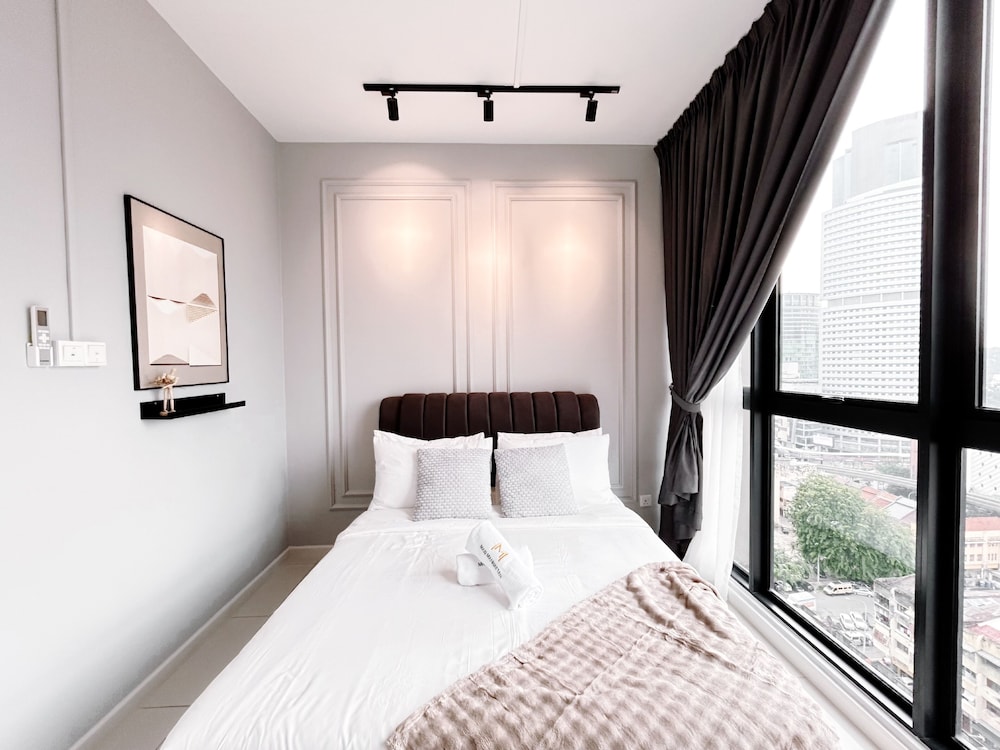 Majestic Residence by Manhattan Group